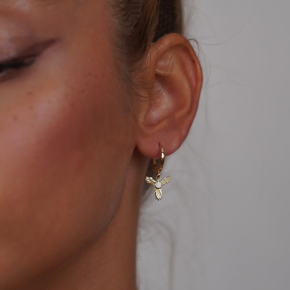 Beyaz Mineli Kanatlı Küpe