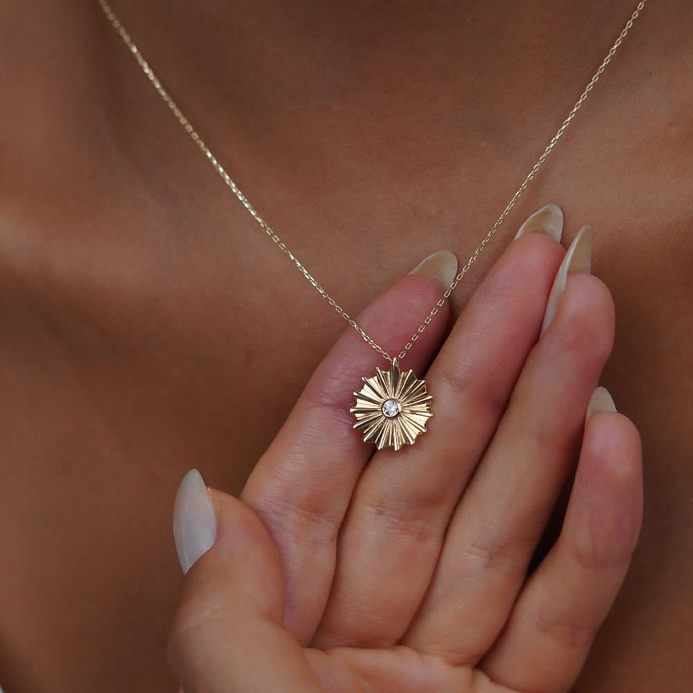 Çiçek Figürlü Taşlı Kolye