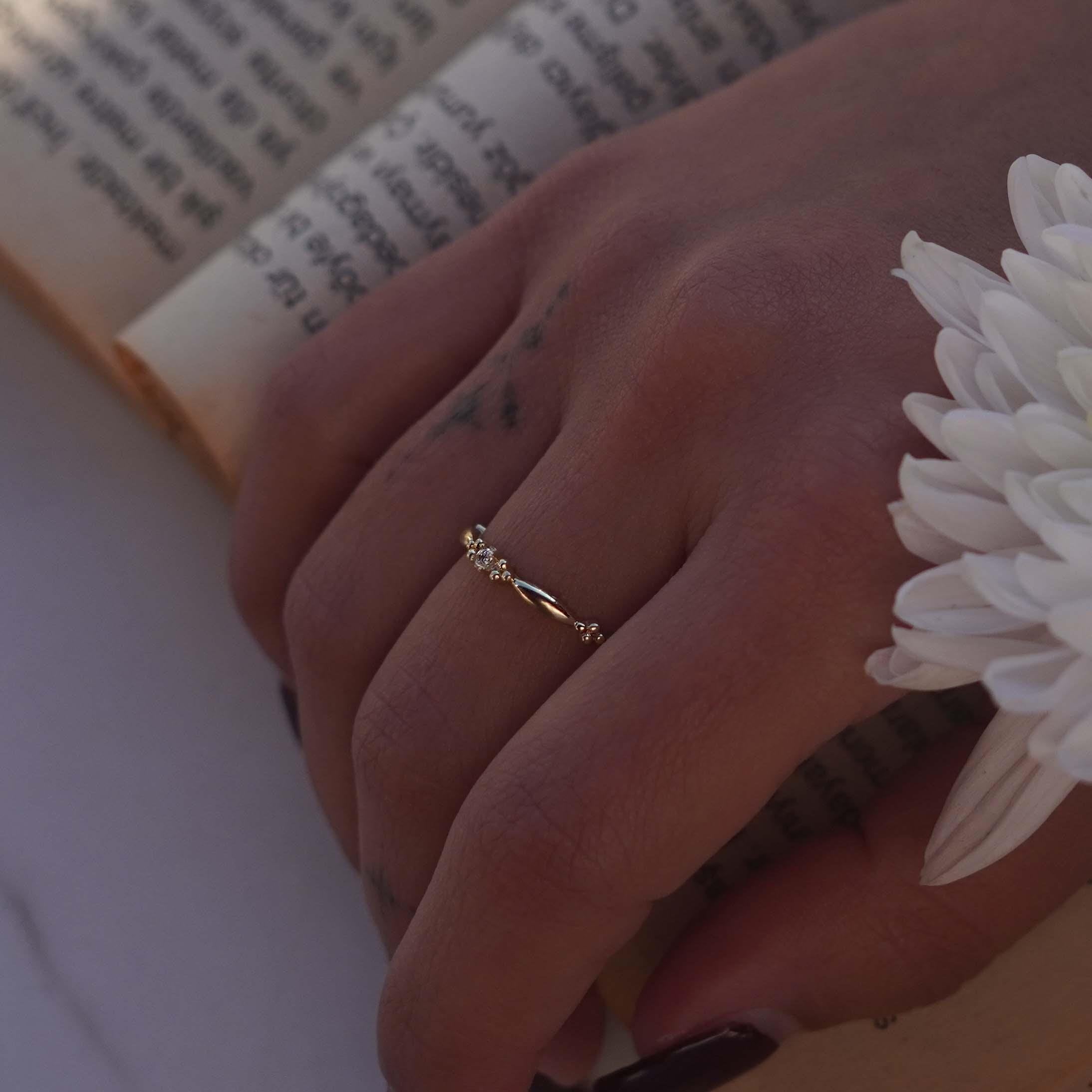 İnce Taşlı Yüzük