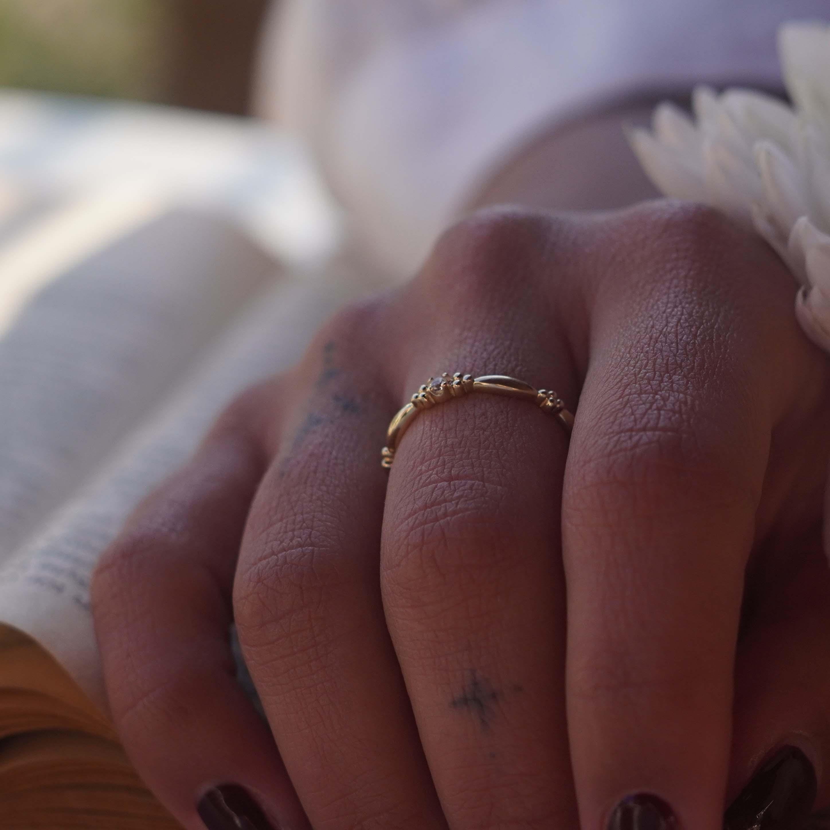 İnce Taşlı Yüzük