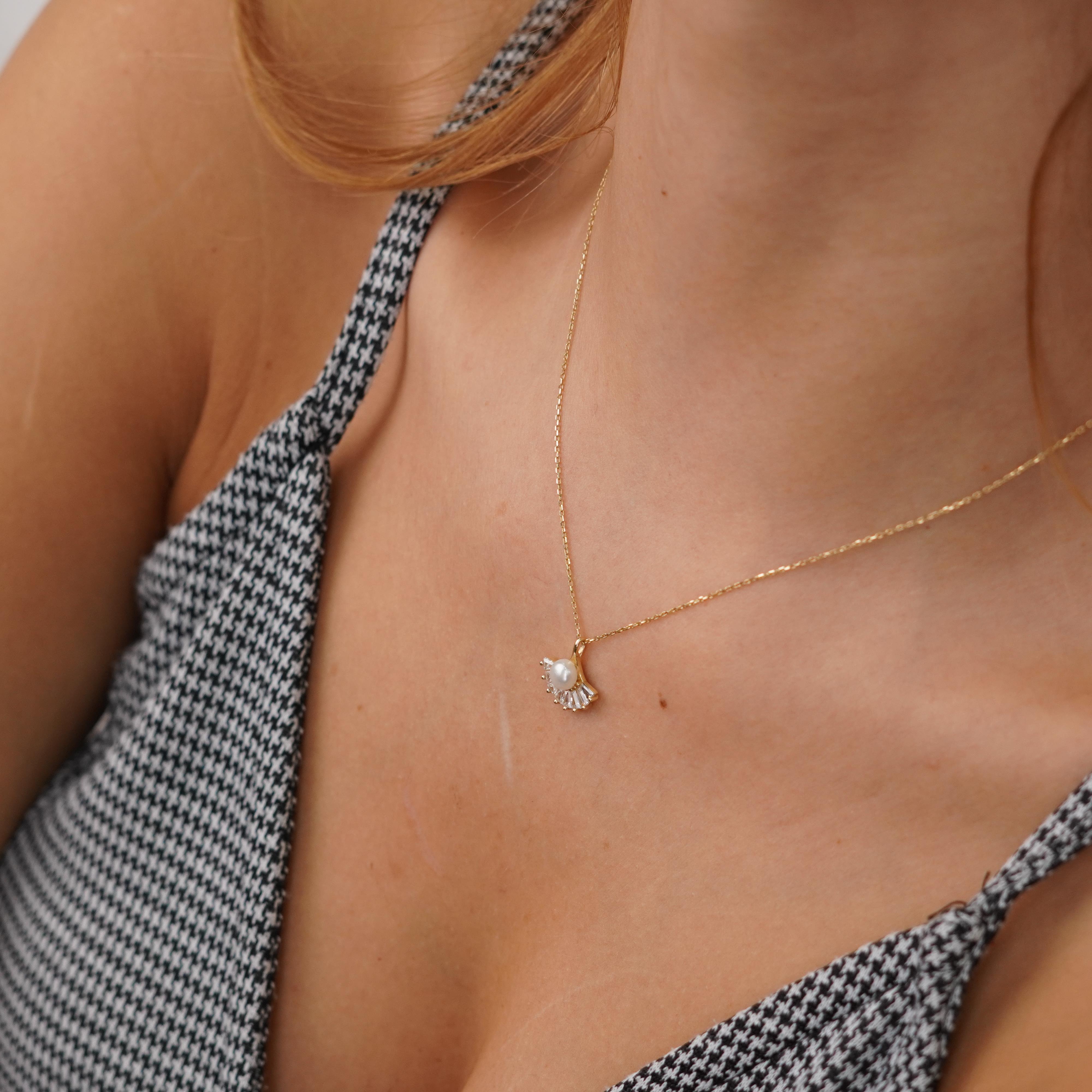 İncili Yelpaze Kolye