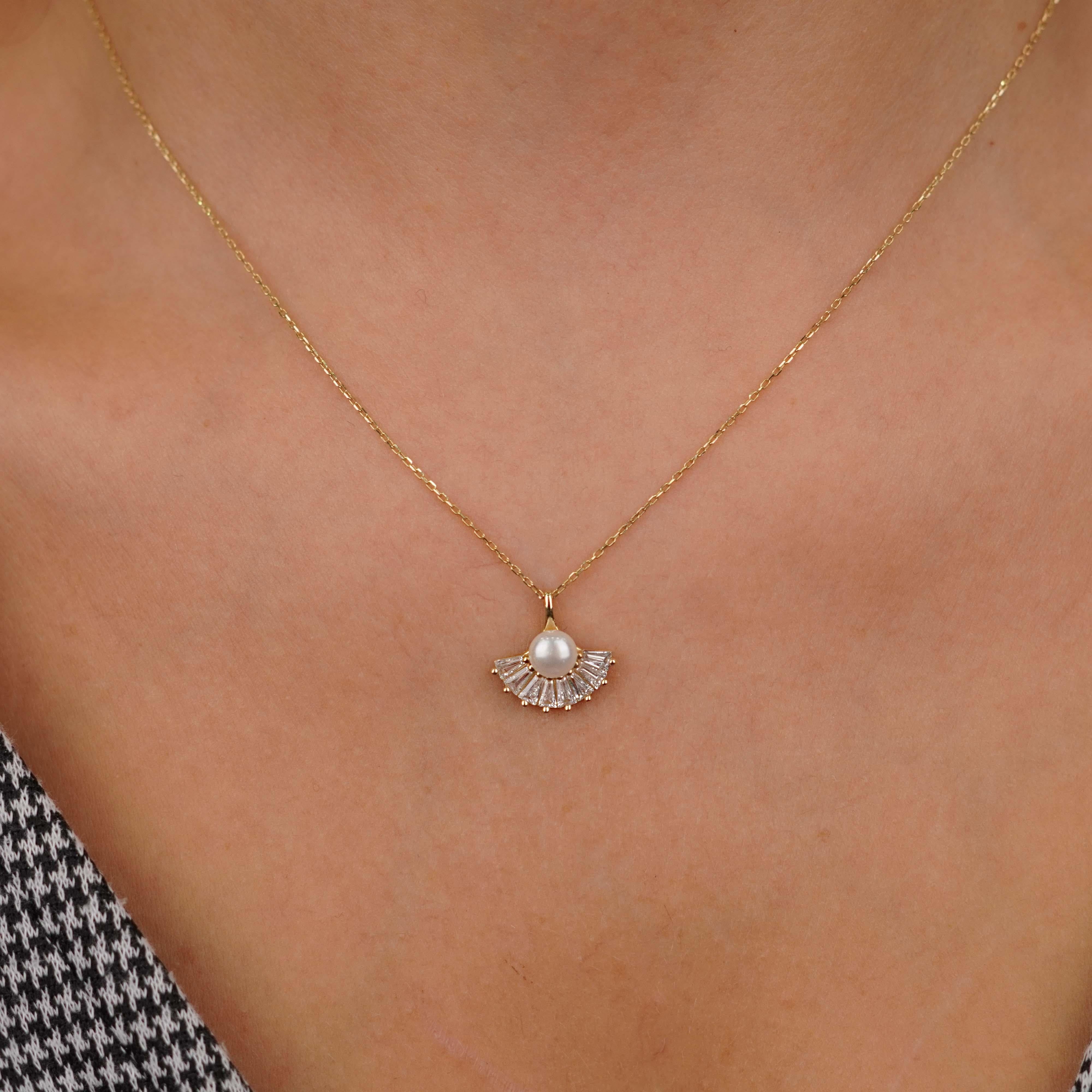 İncili Yelpaze Kolye