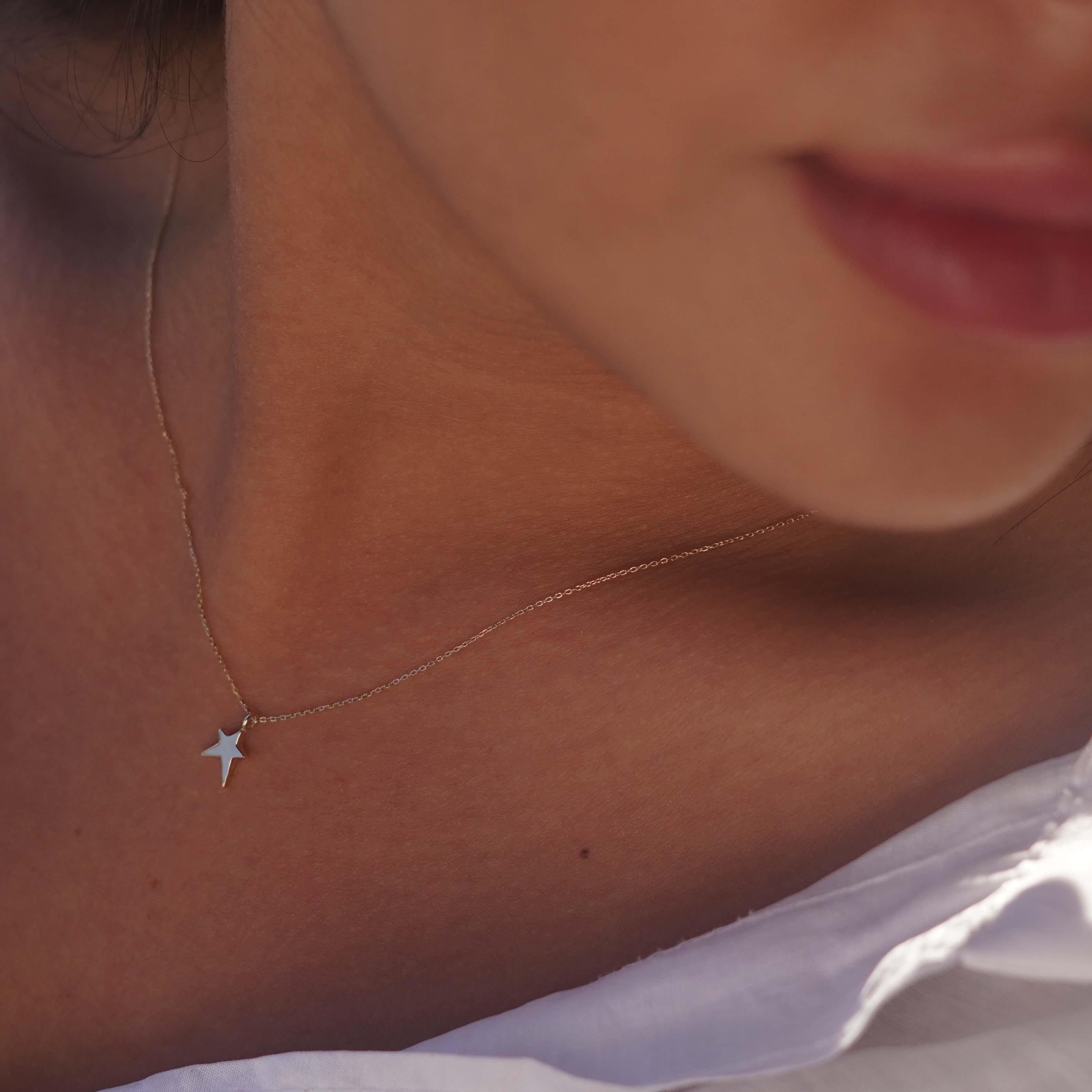 Kayan Yıldız Kolye