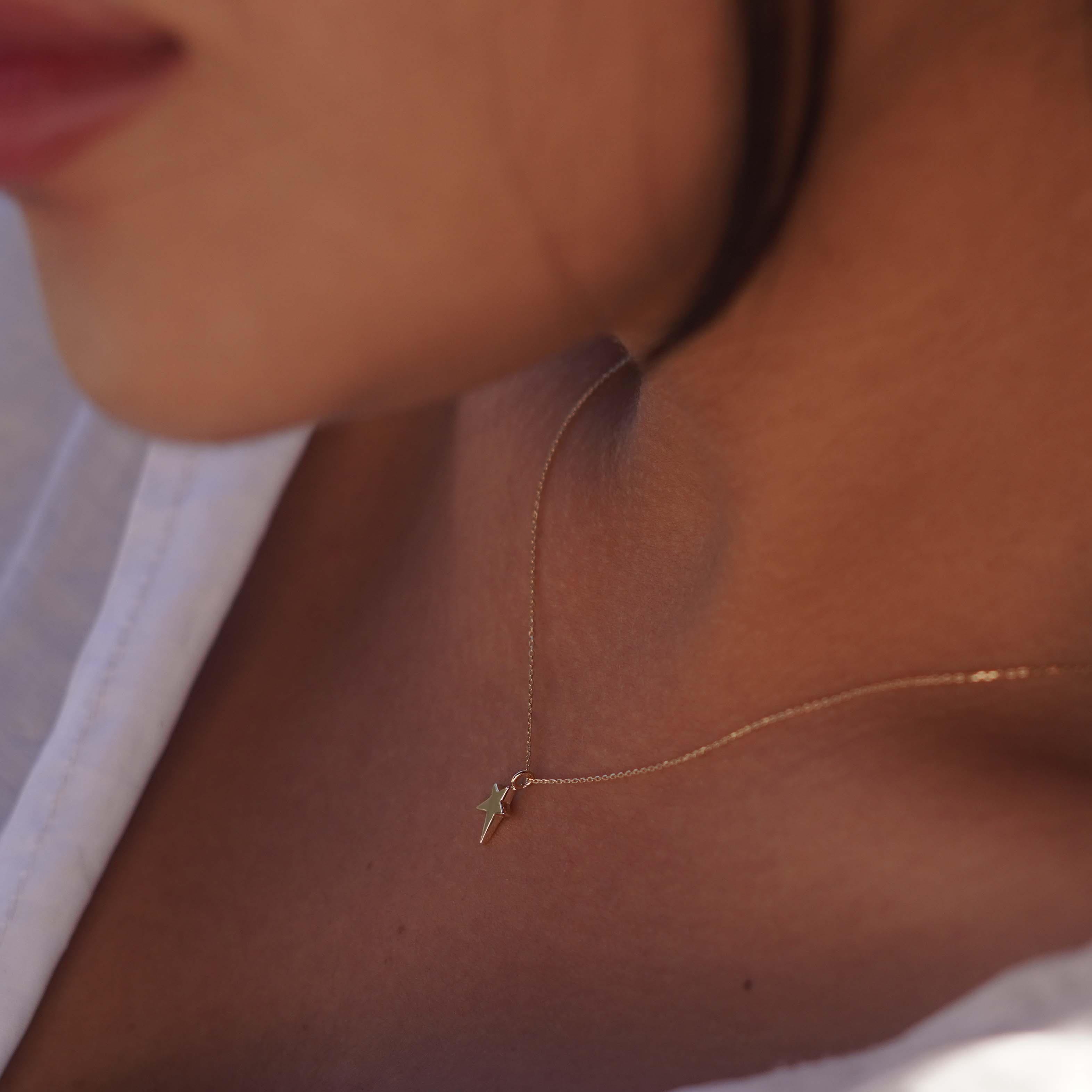 Kayan Yıldız Kolye