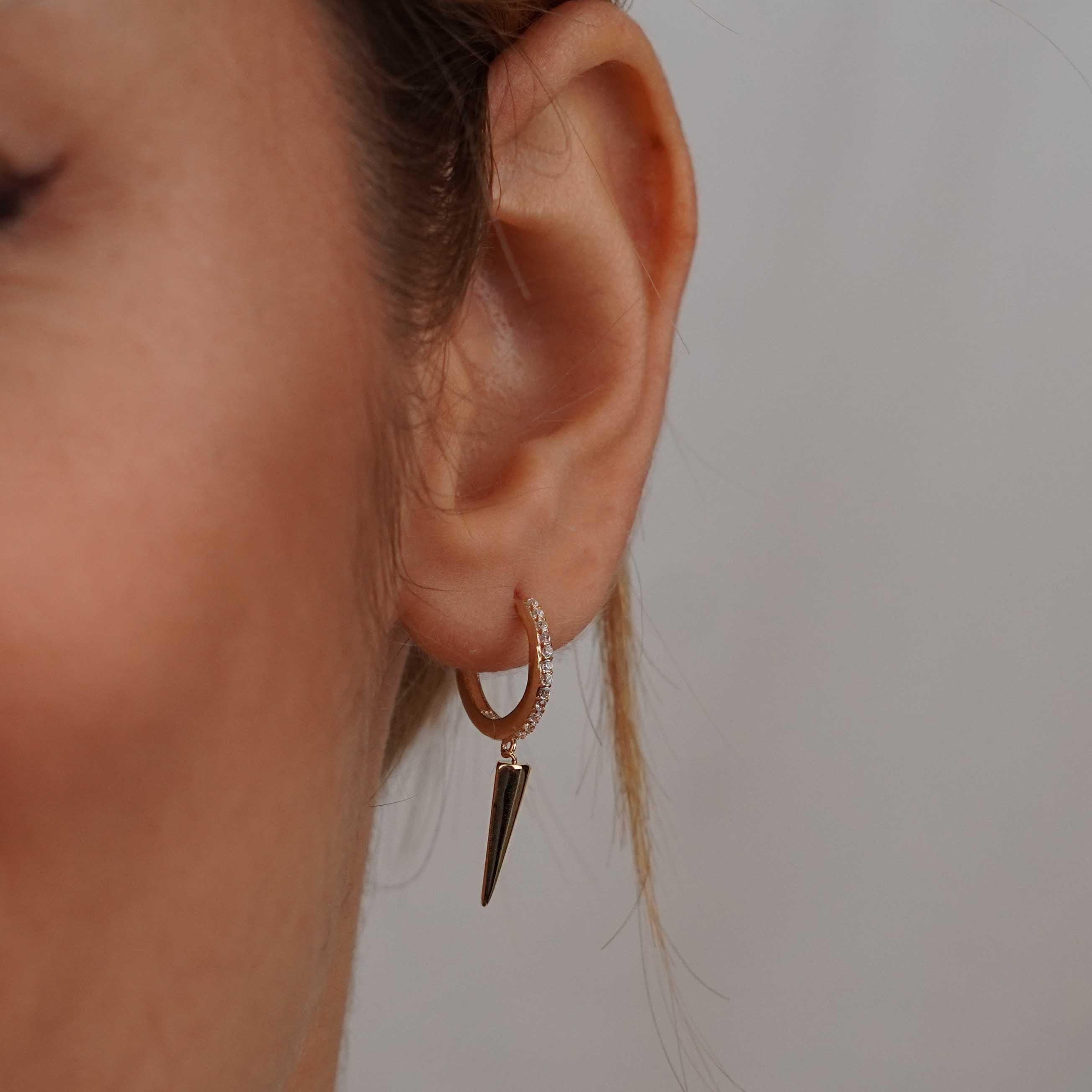 Koni Taşlı Halka Küpe