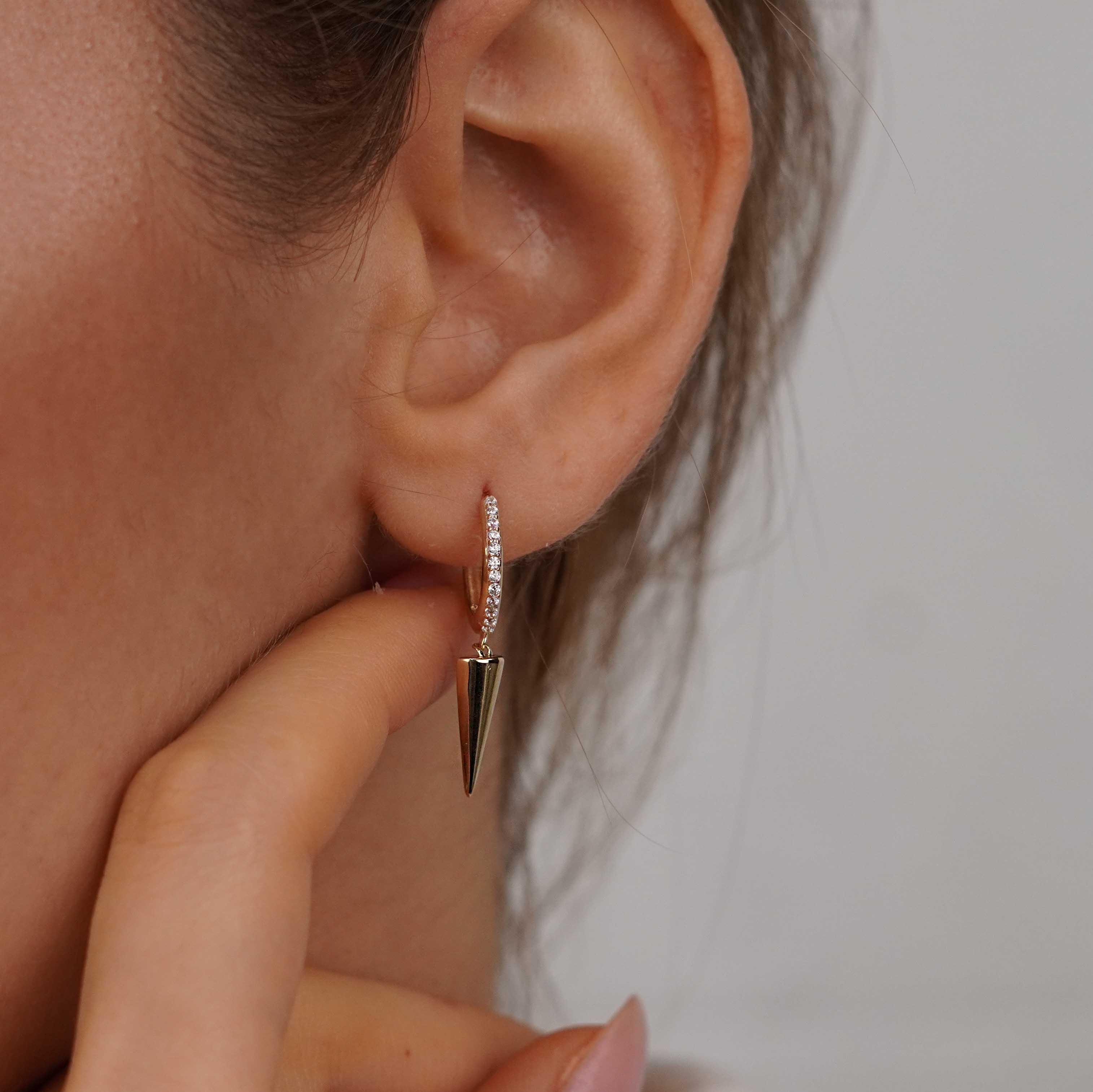 Koni Taşlı Halka Küpe