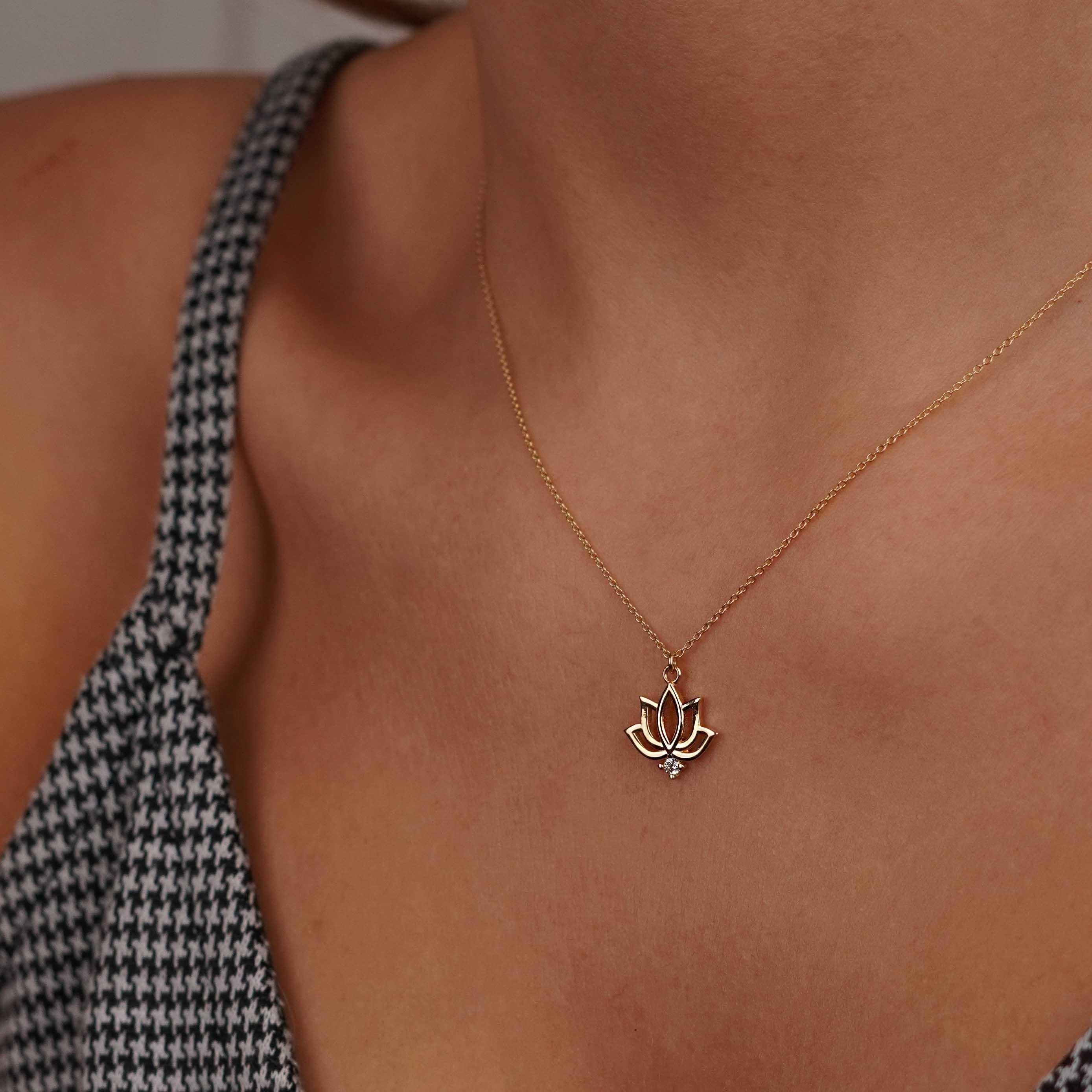 Lotus Taşlı Kolye