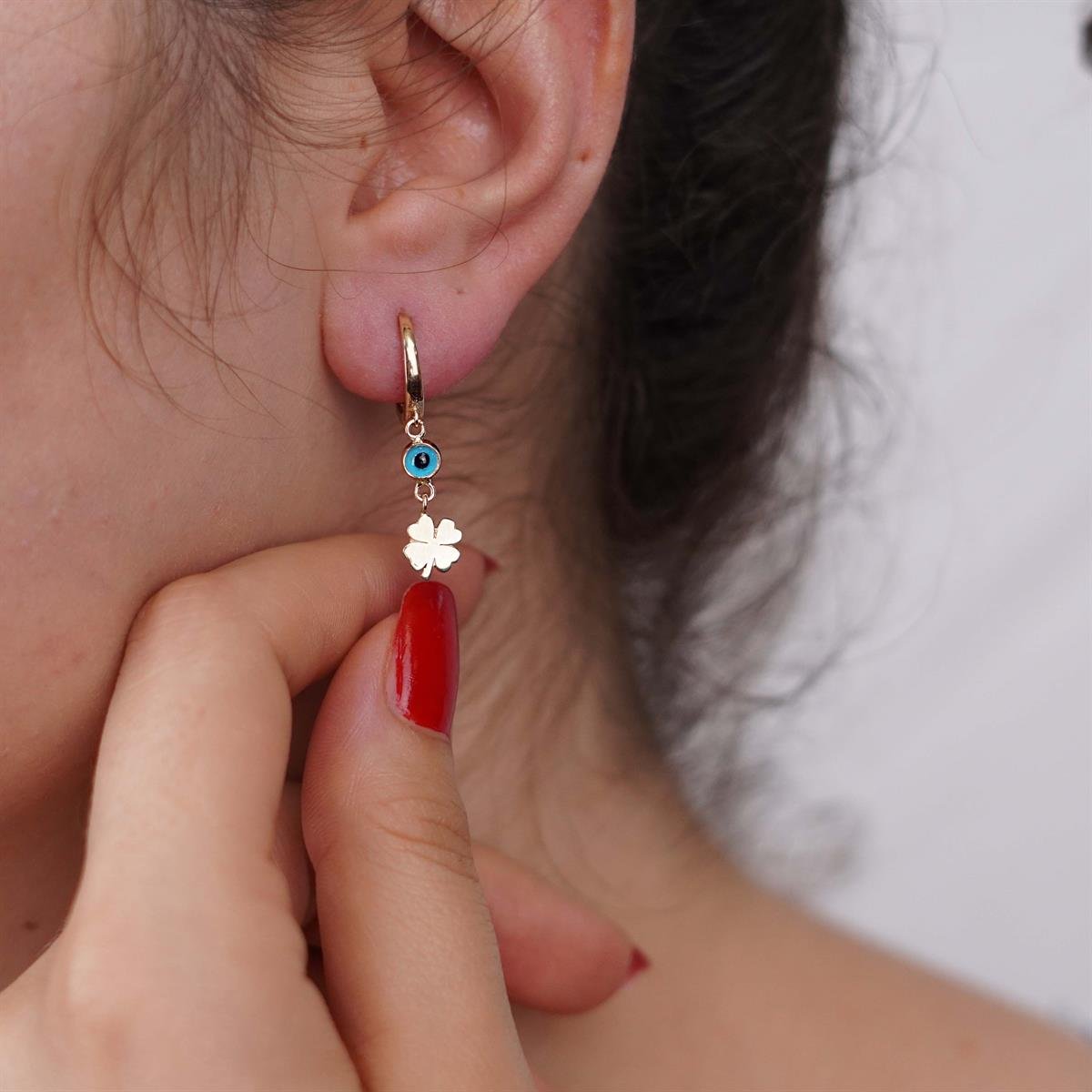 Sallantı Göz Yonca Küpe