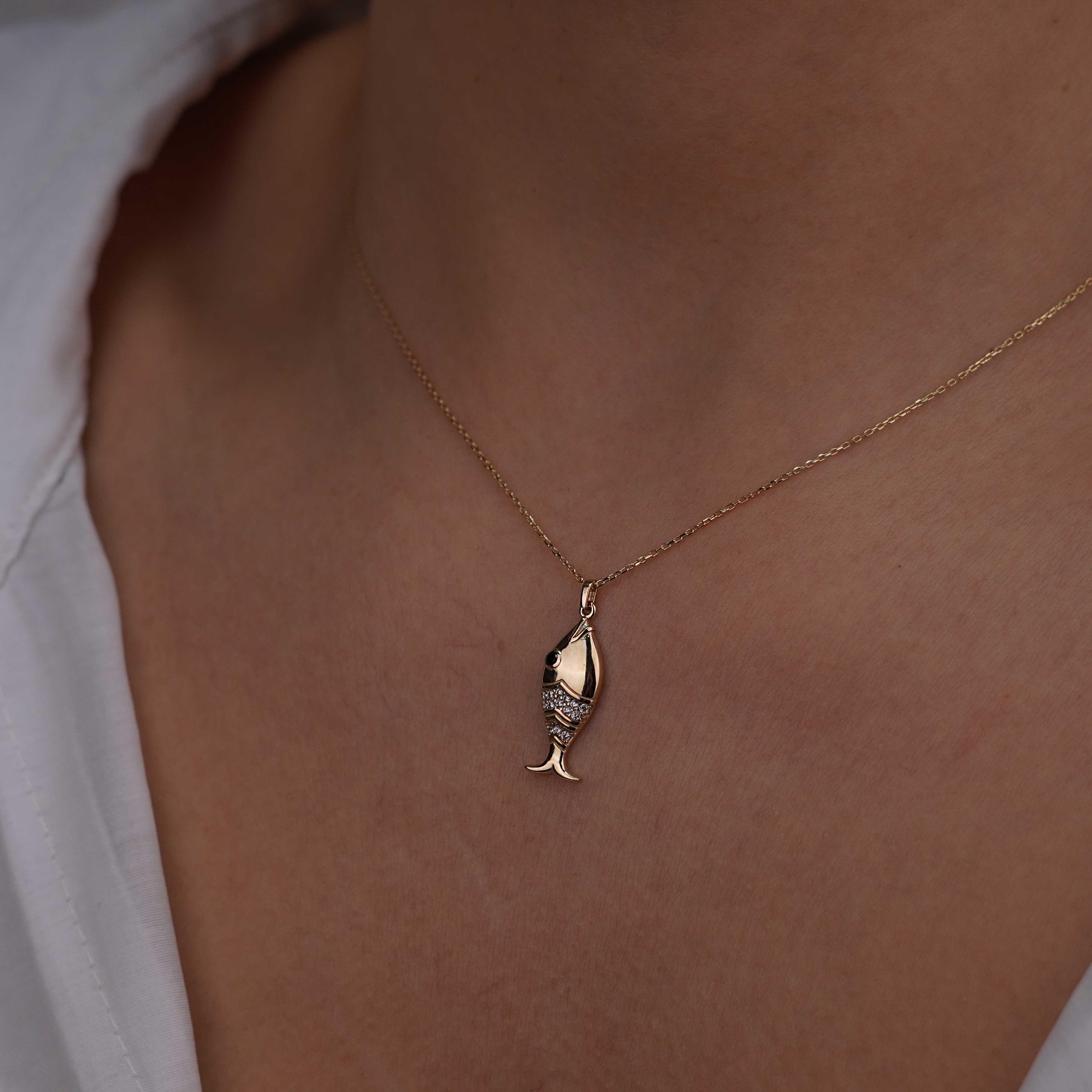 Taşlı Balık Kolye