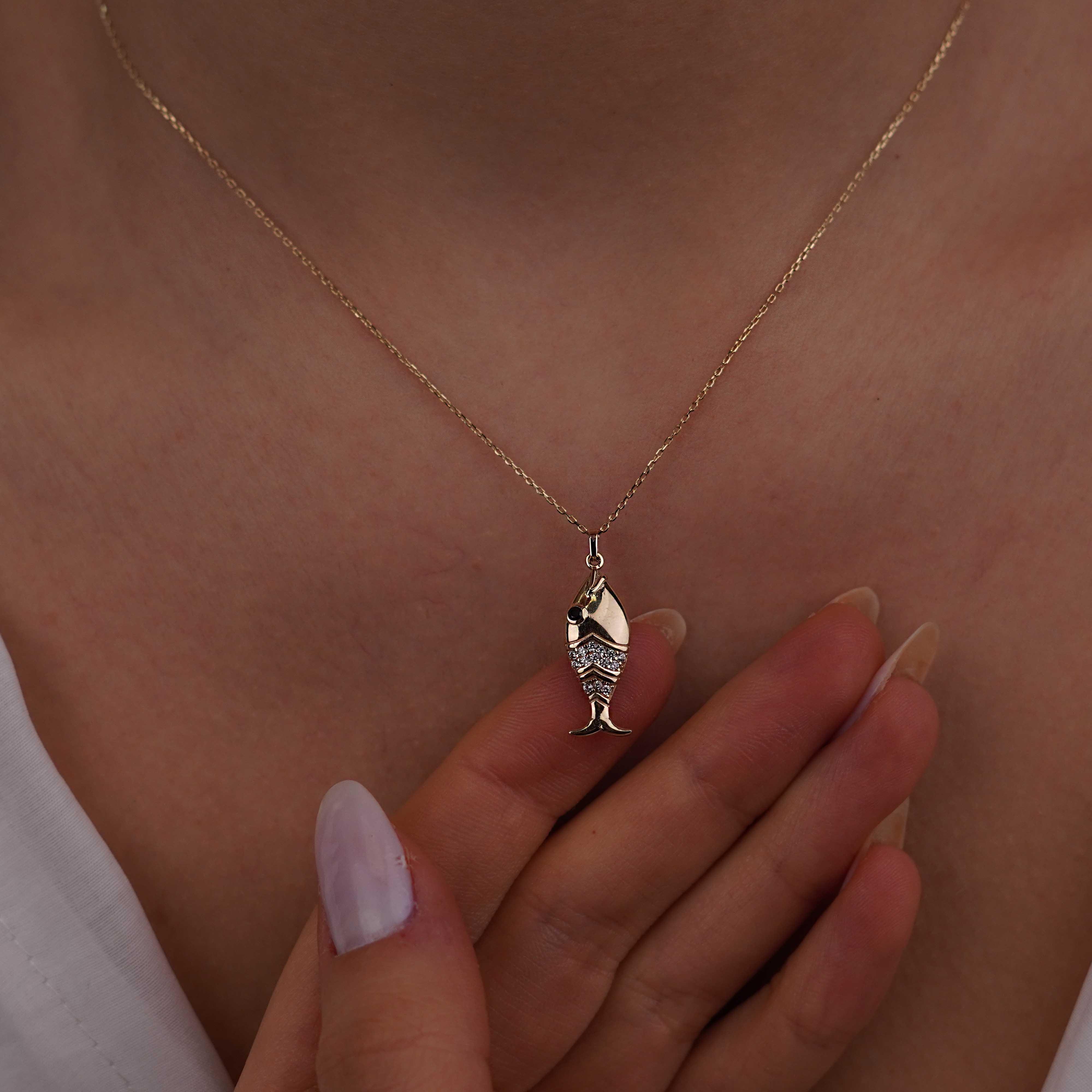 Taşlı Balık Kolye