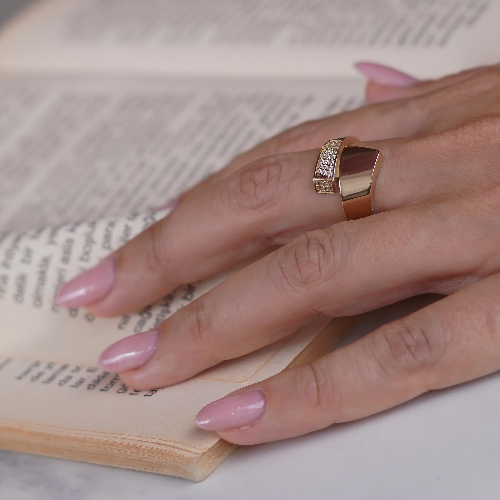 Taşlı Çapraz Yüzük