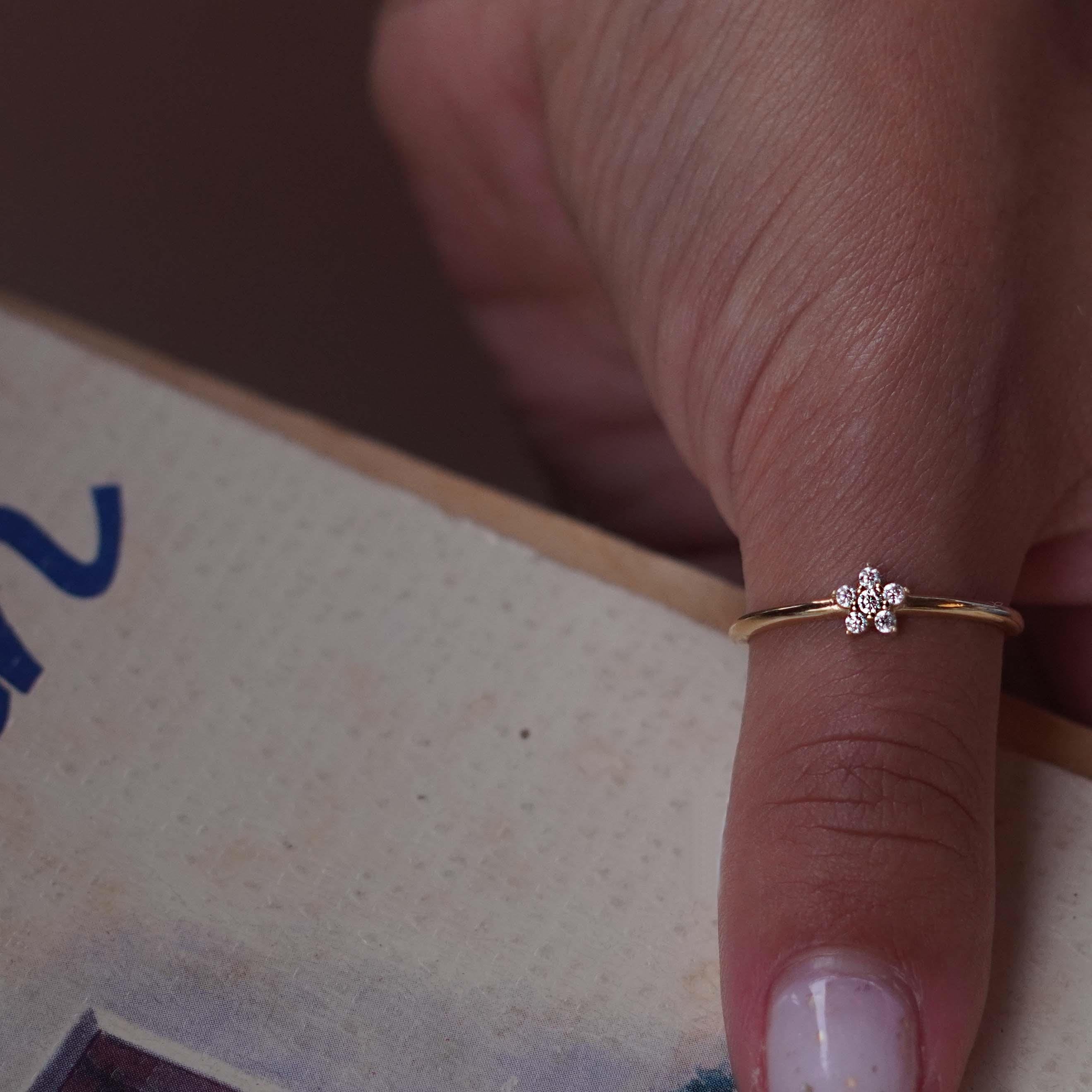 Taşlı Papatya Yüzük