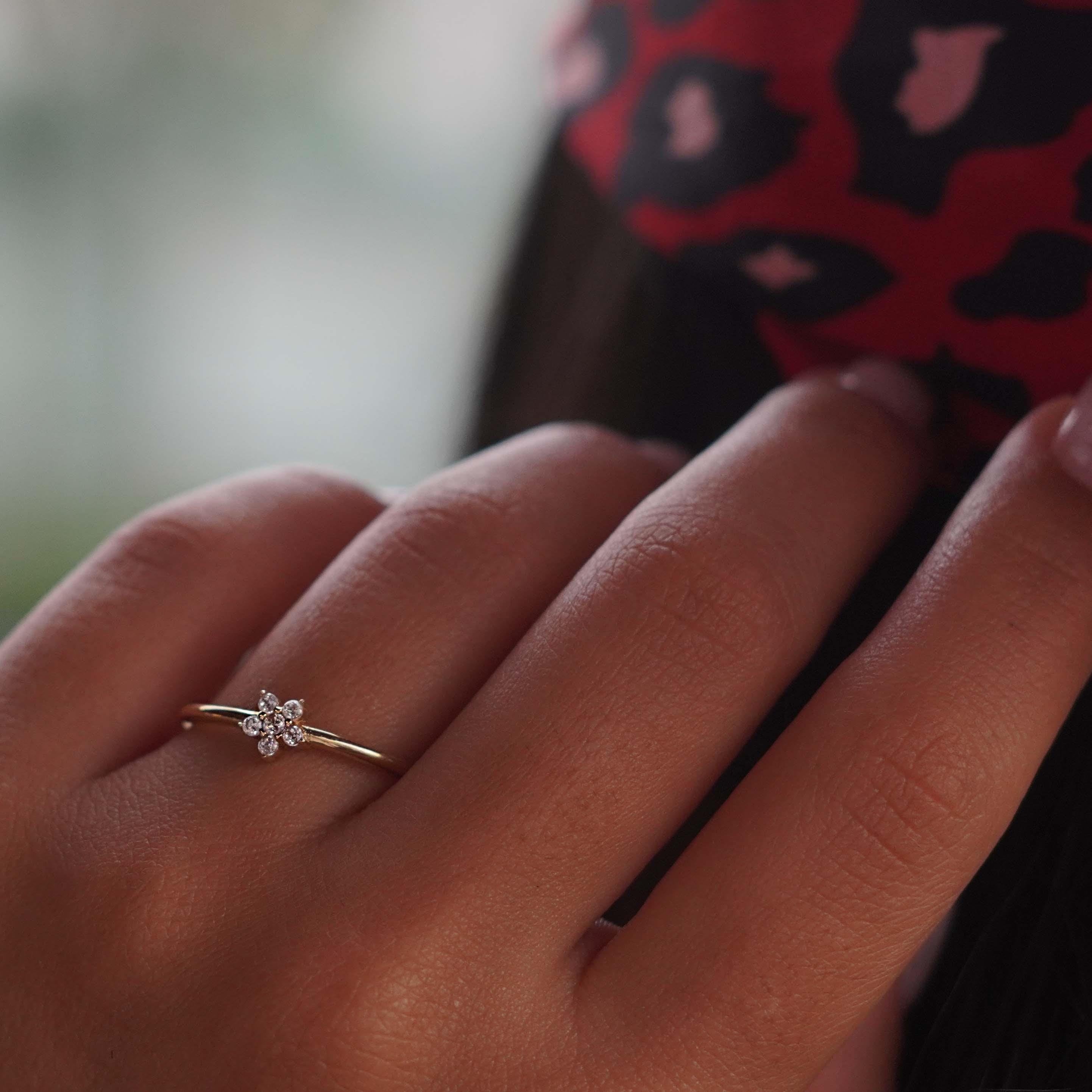 Taşlı Papatya Yüzük