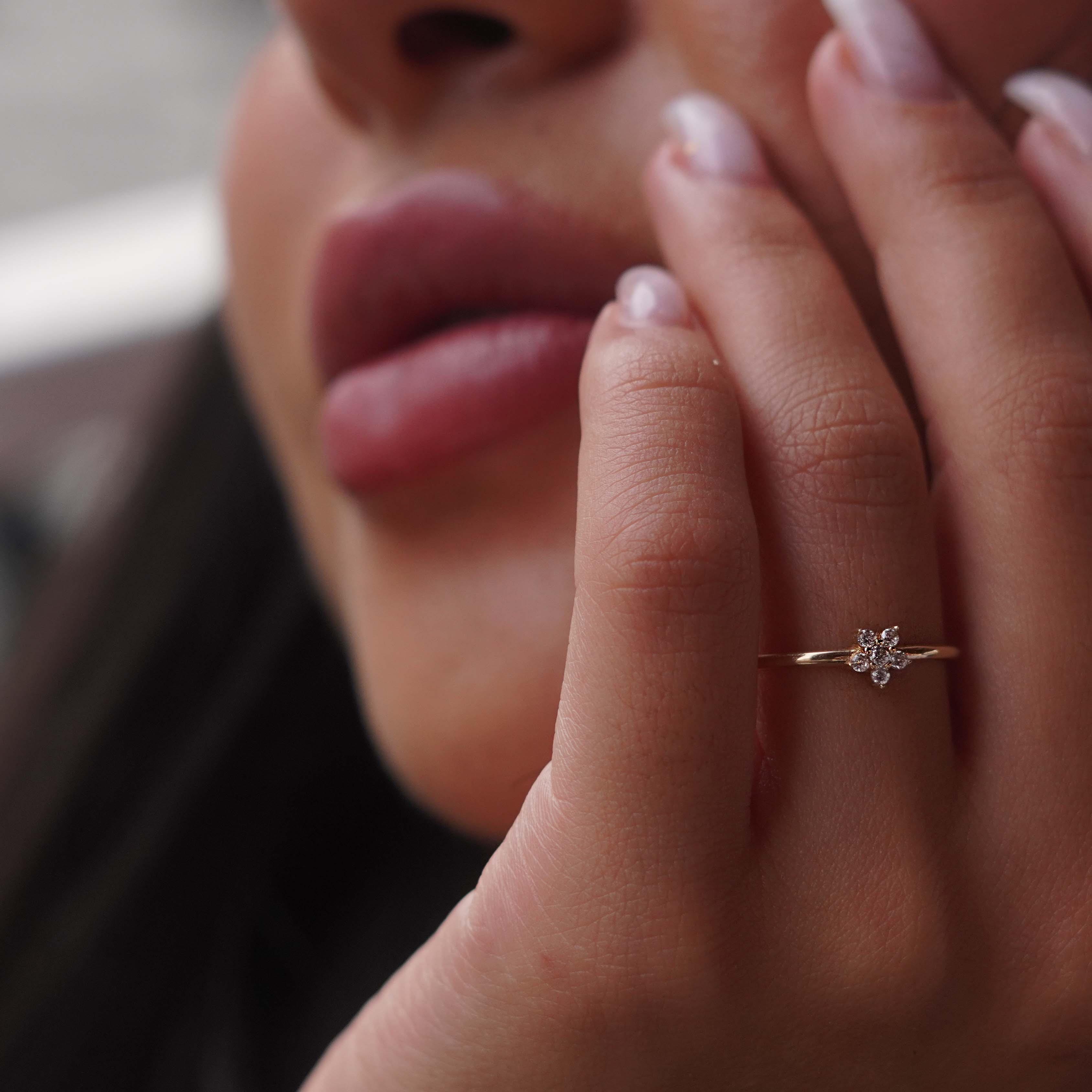 Taşlı Papatya Yüzük