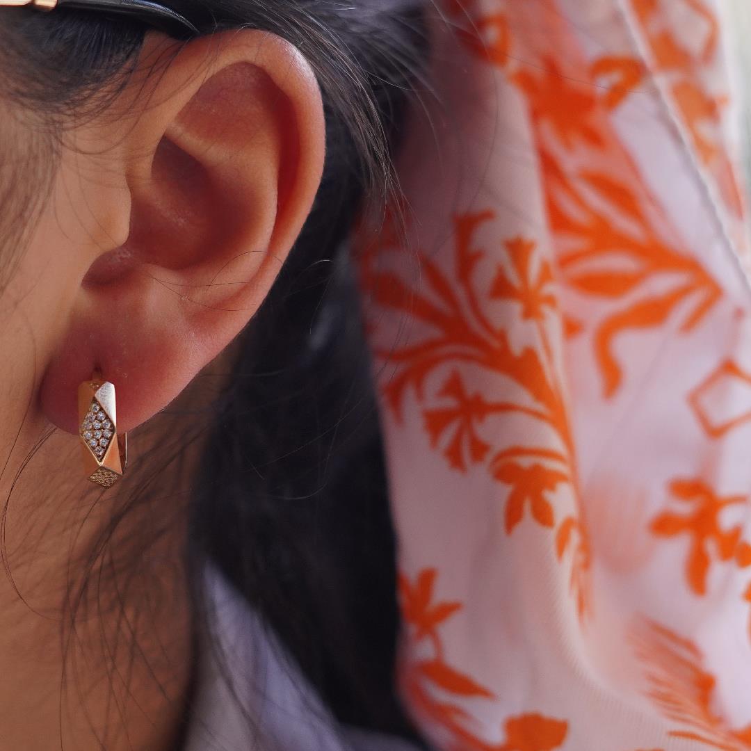 Taşlı Prizma Küpe