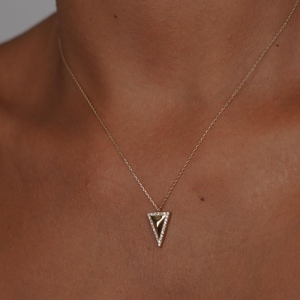 Taşlı Üçgen Kolye
