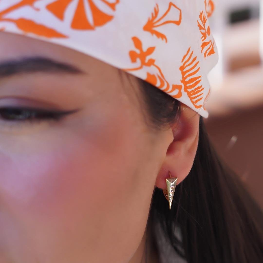 Taşlı Üçgen Küpe