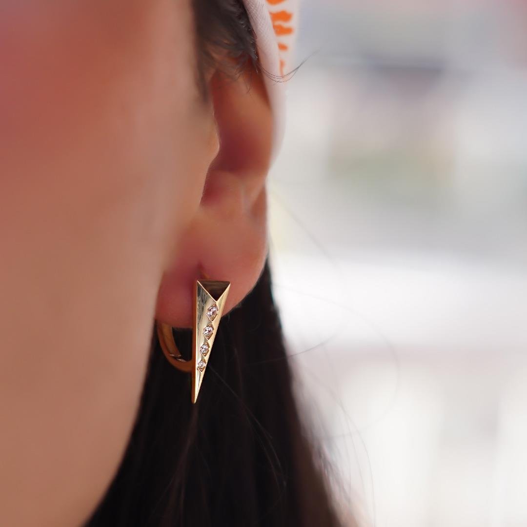 Taşlı Üçgen Küpe