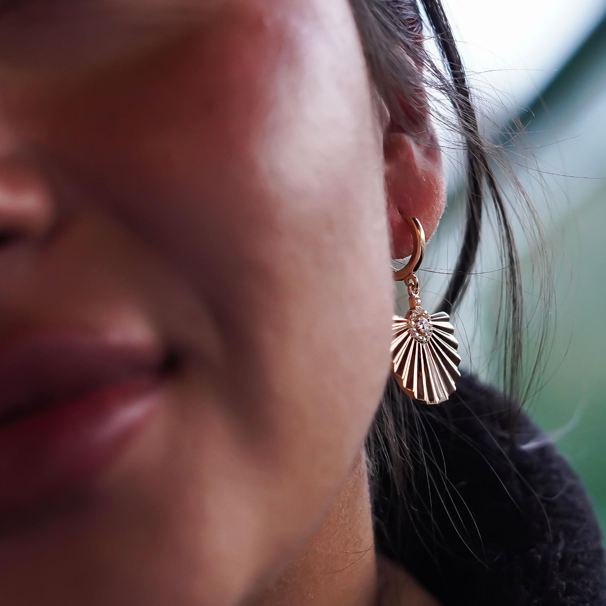 Taşlı Yelpaze Küpe