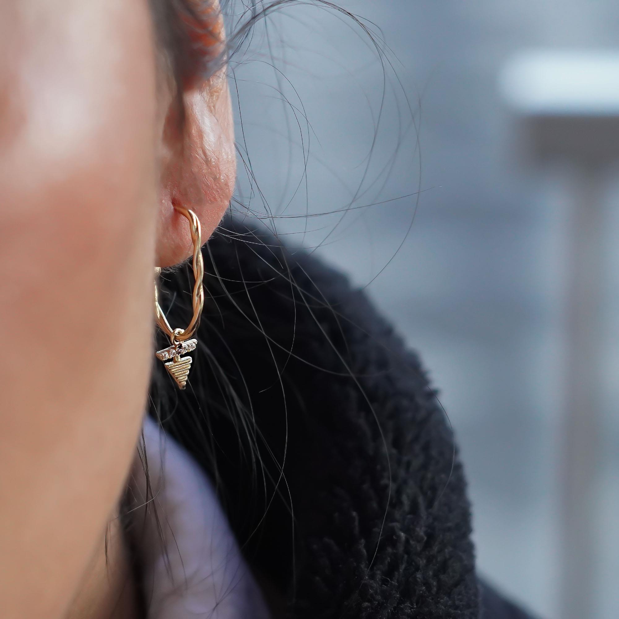 Üçgen Tasarım Taşlı Küpe