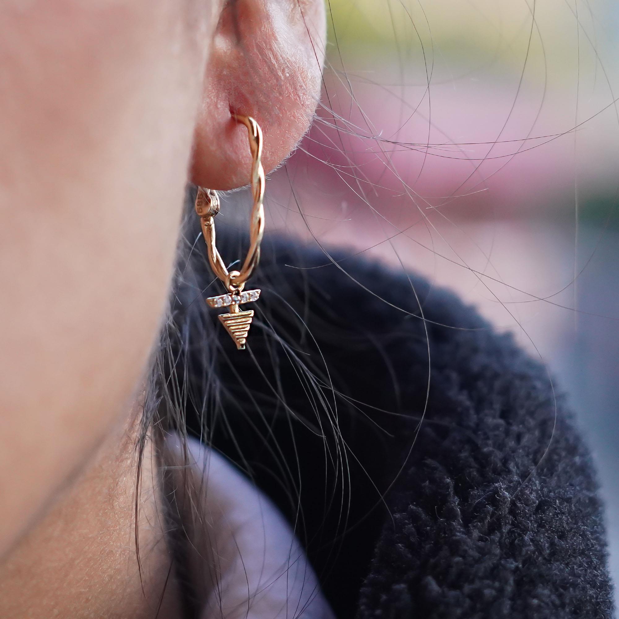 Üçgen Tasarım Taşlı Küpe