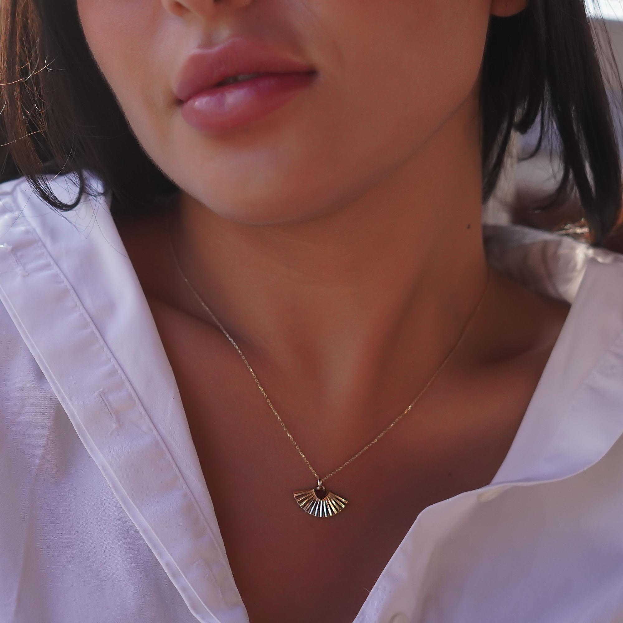 Yelpaze Kolye