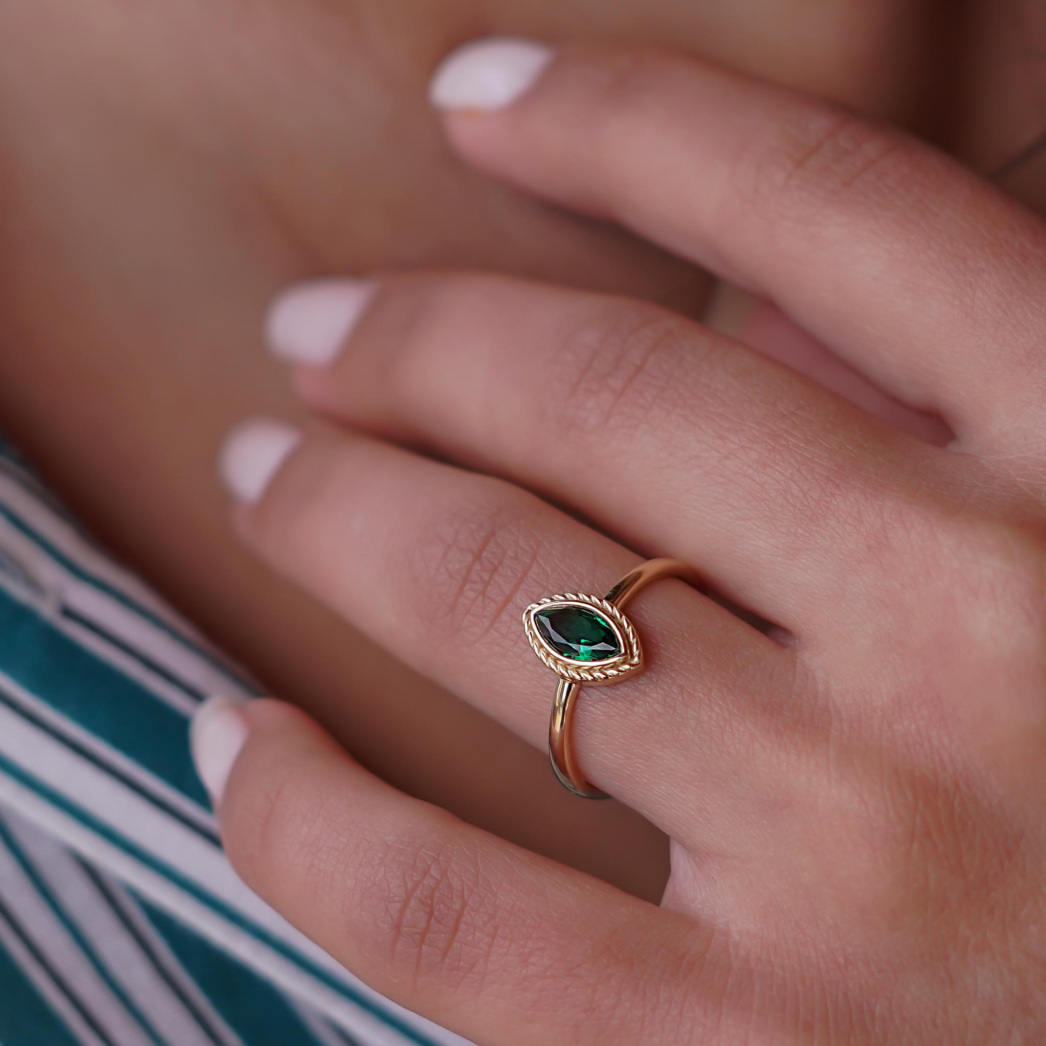 Zümrüt Badem Yüzük