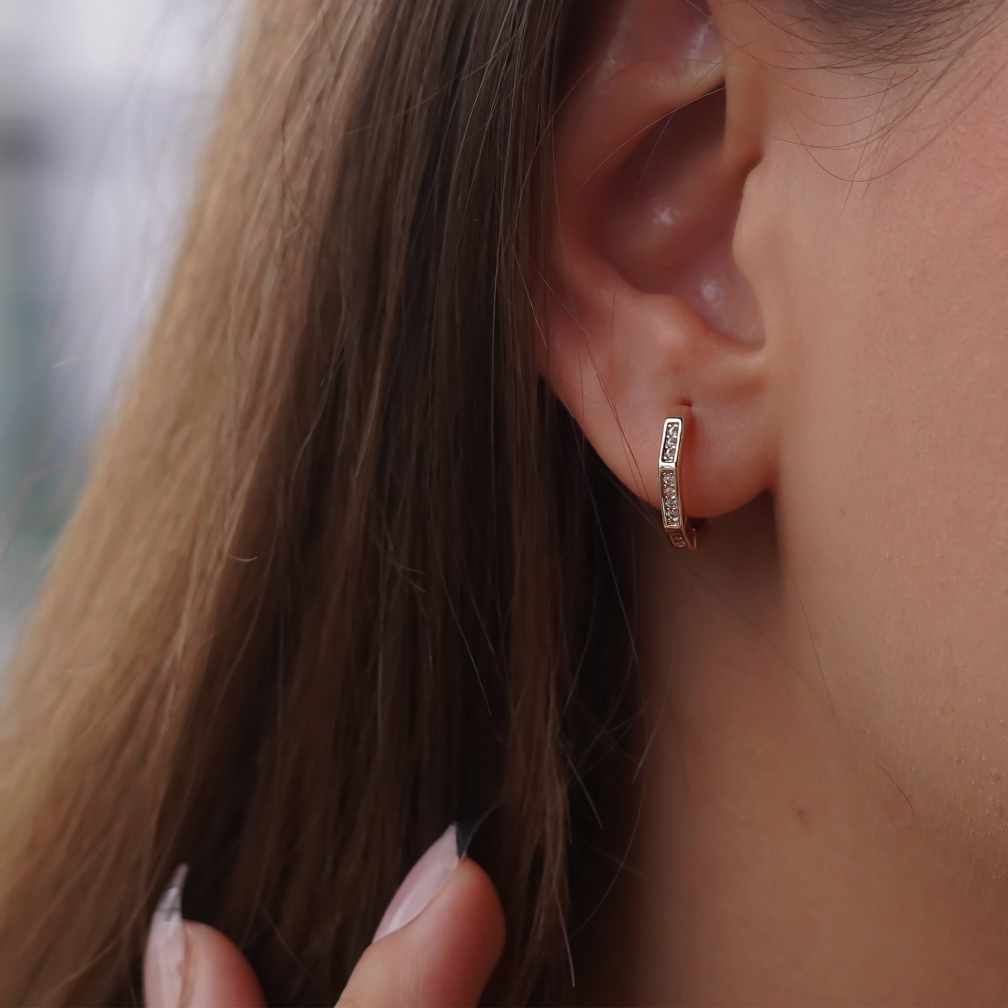 Taşlı Beşgen Küpe