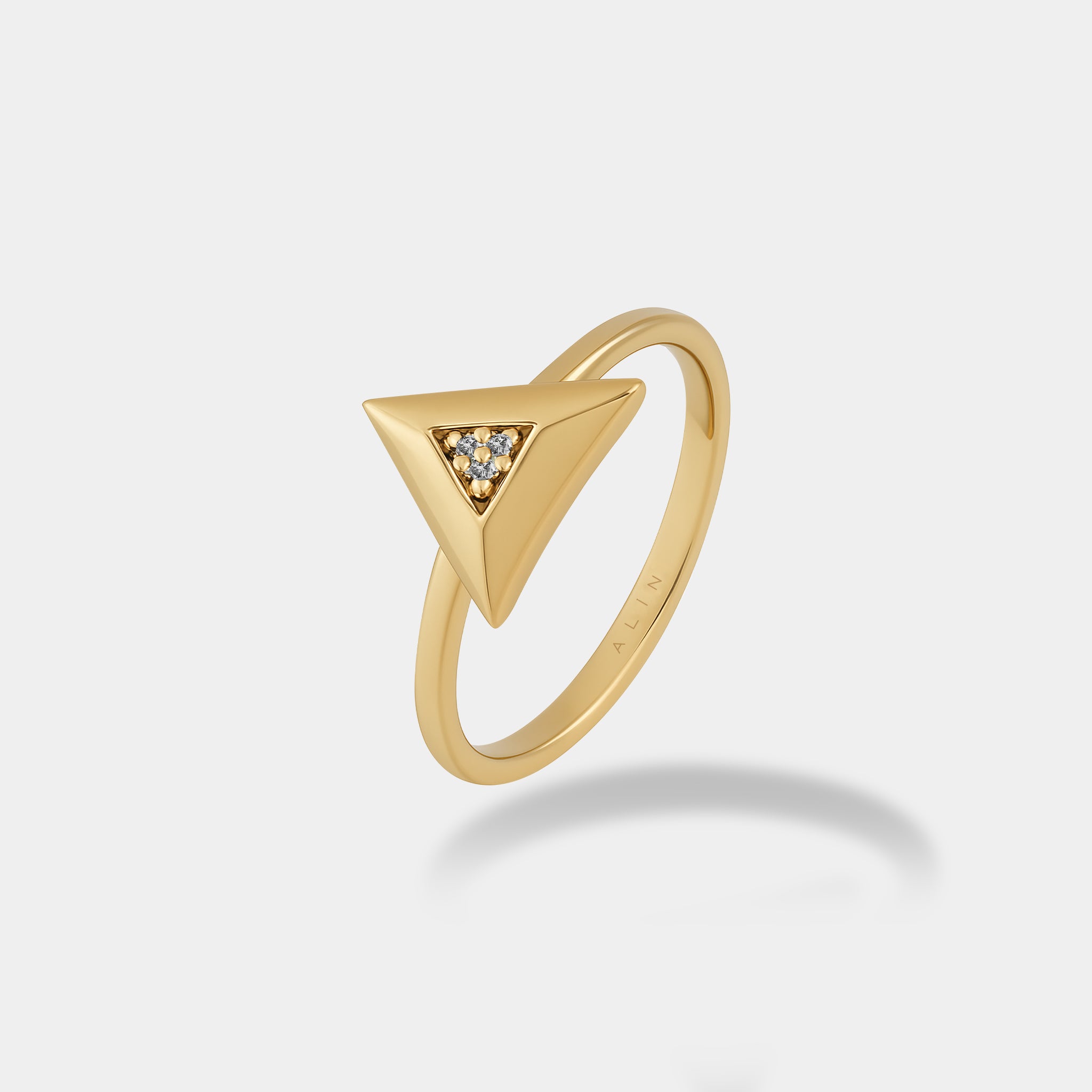 Üçgen Taşlı Yüzük