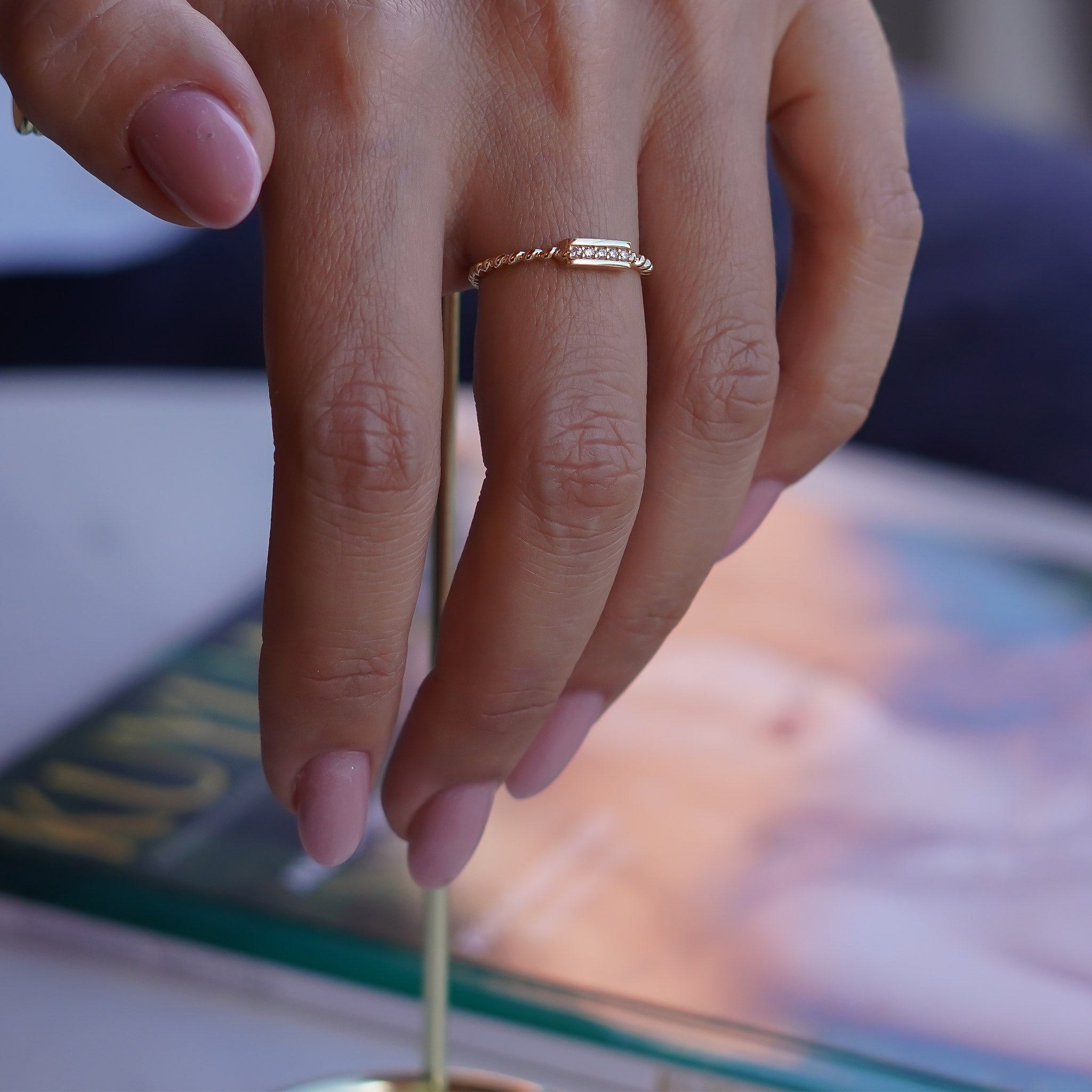 Burgu Taşlı Yüzük