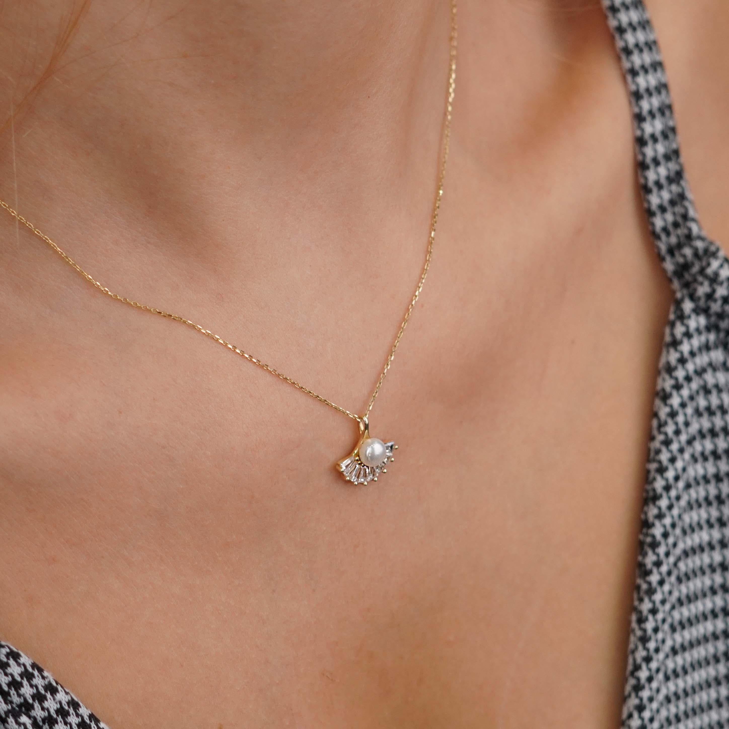 İncili Yelpaze Kolye