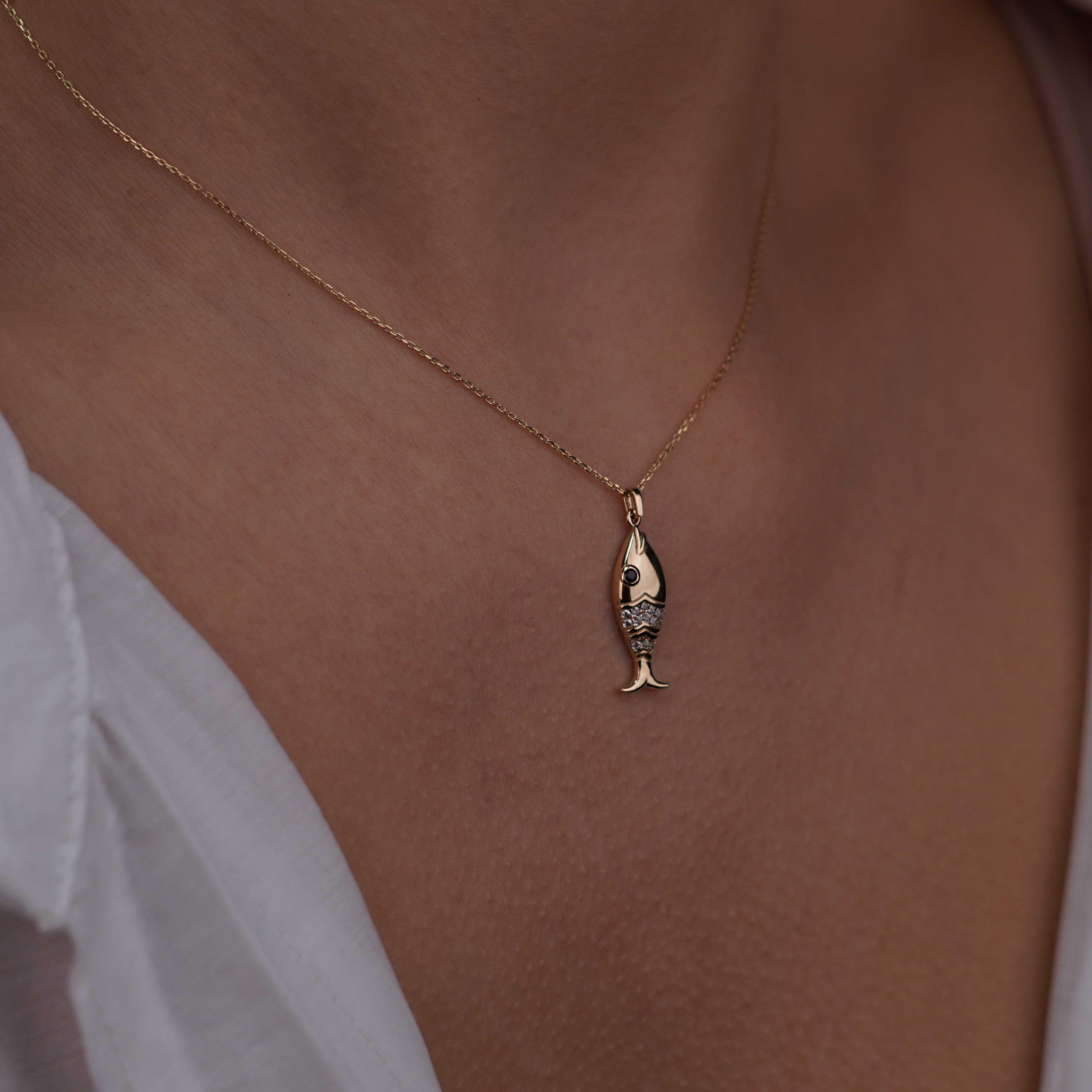 Taşlı Balık Kolye