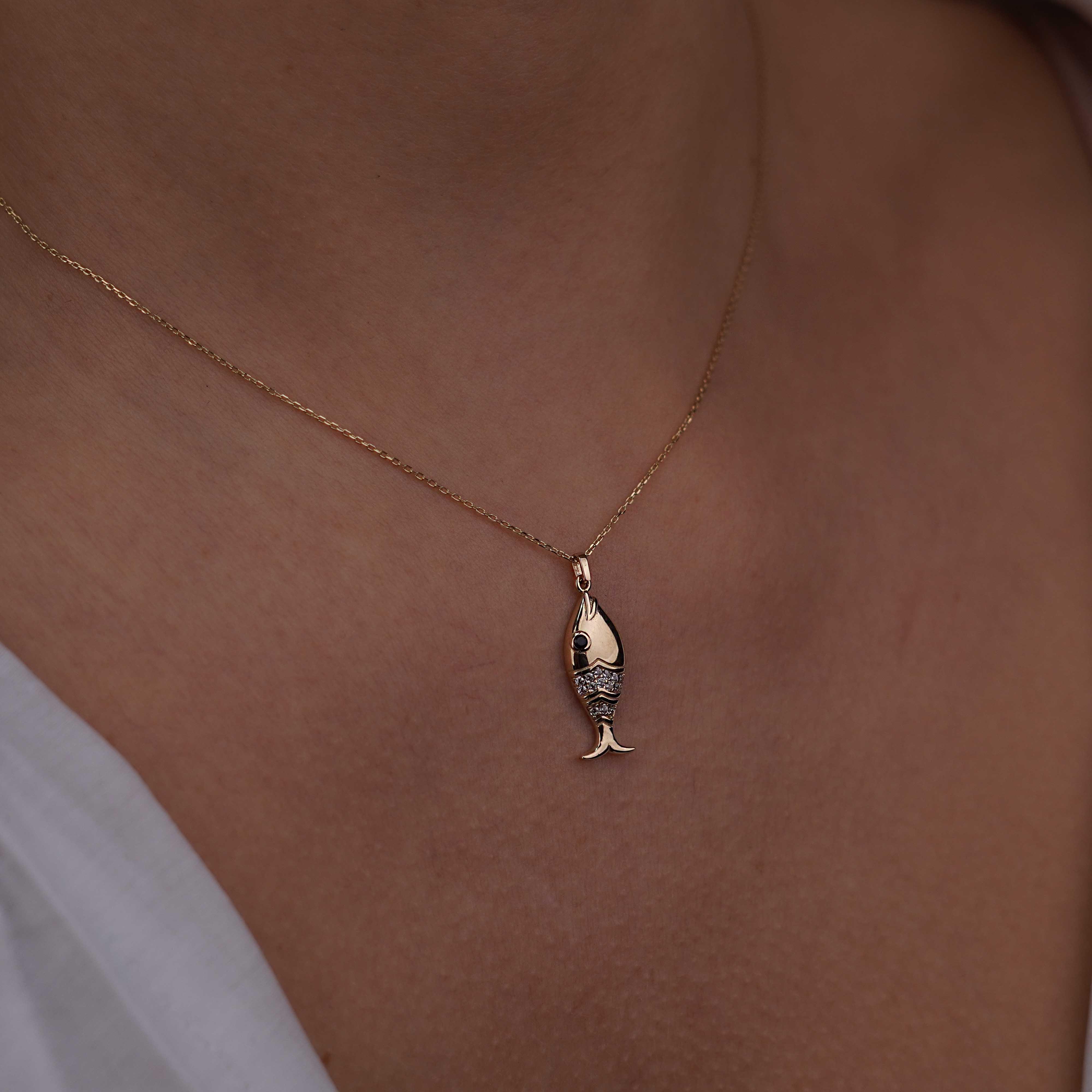 Taşlı Balık Kolye