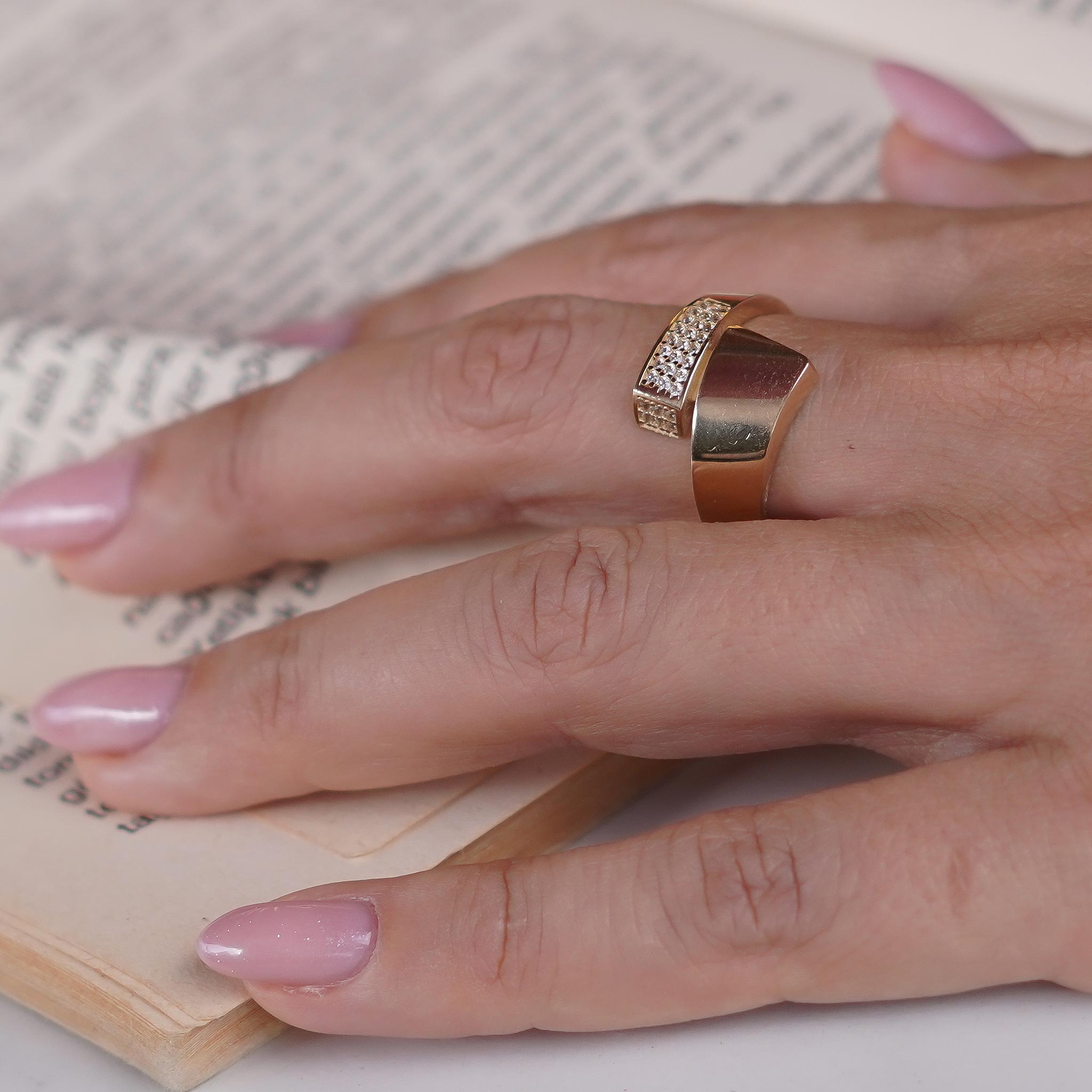 Taşlı Çapraz Yüzük