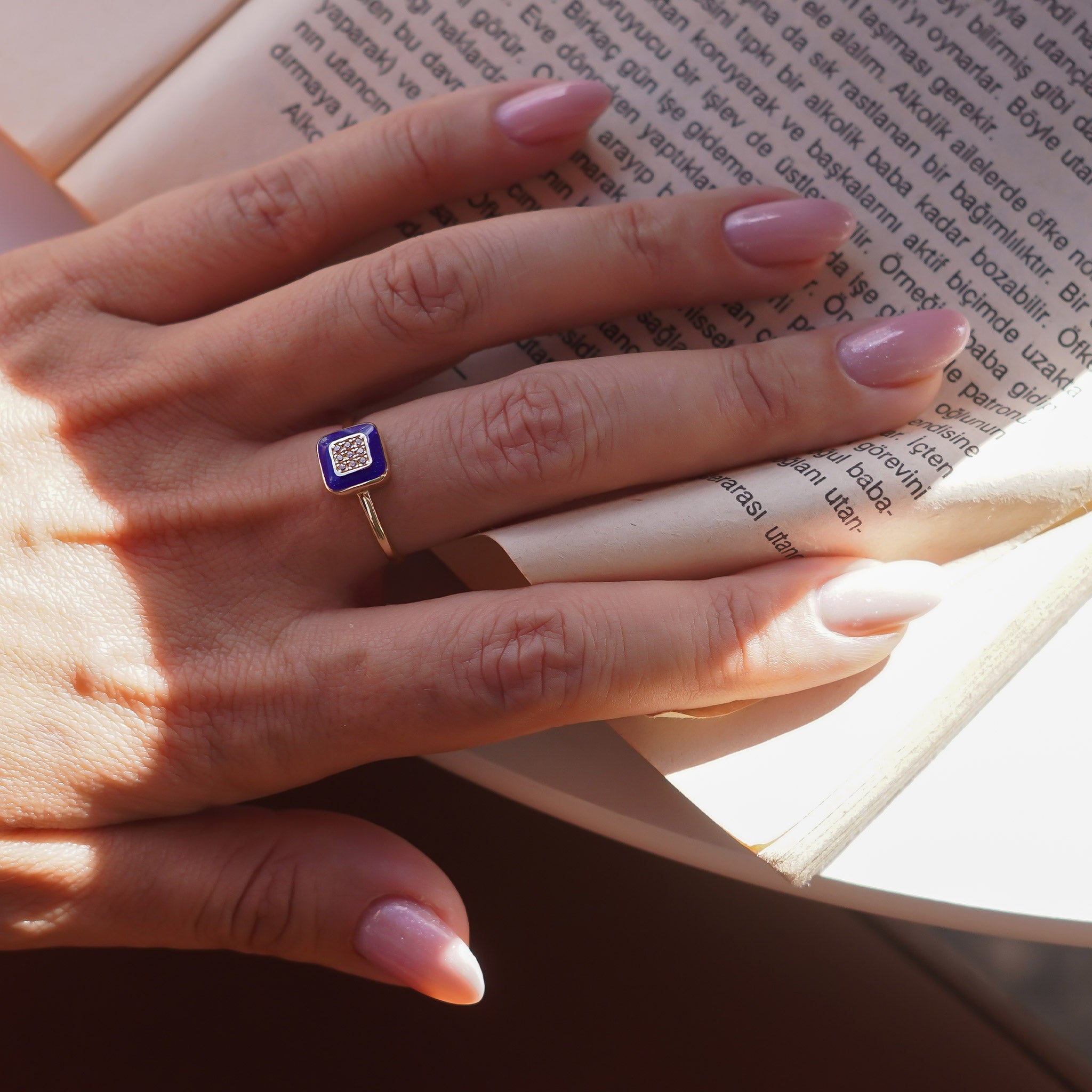 Taşlı Kare Yüzük