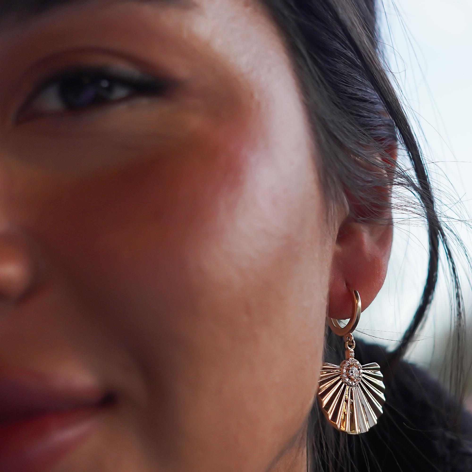 Taşlı Yelpaze Küpe