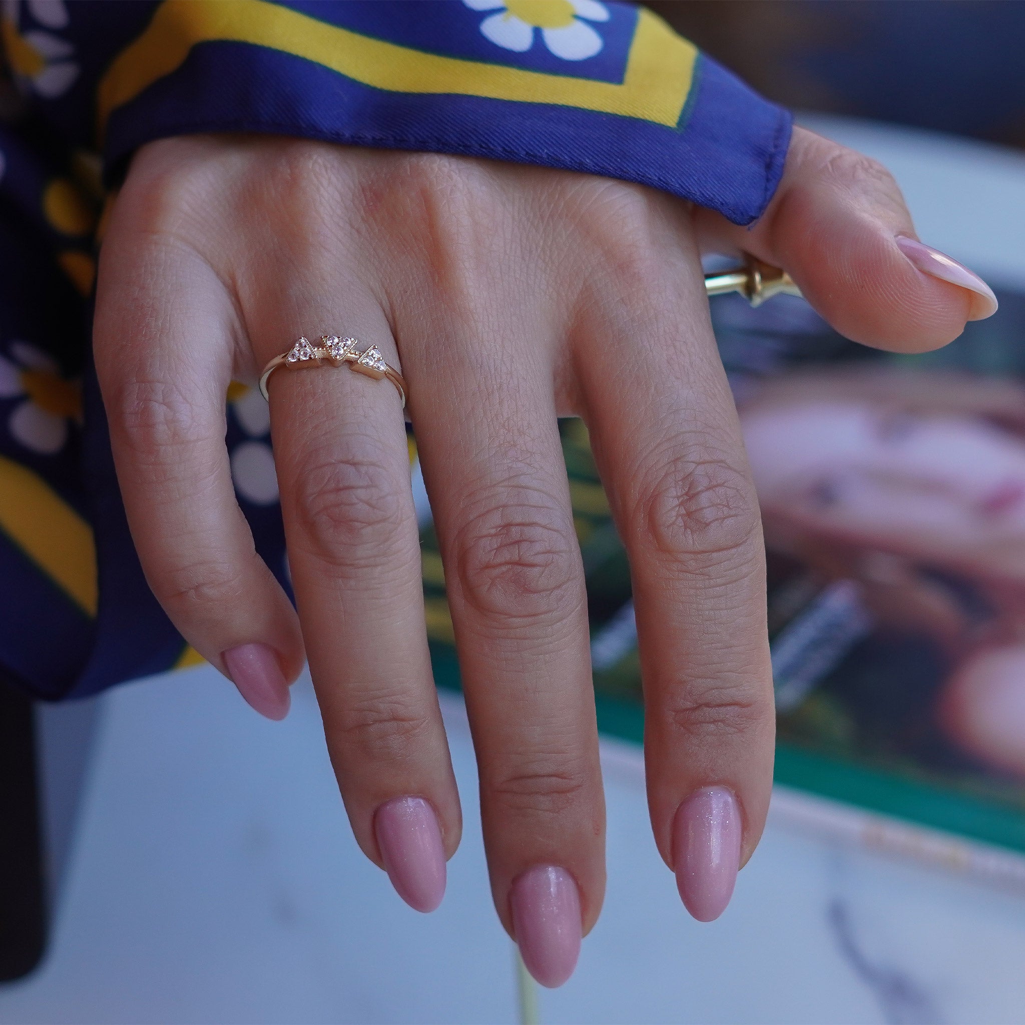 Üçgen Taşlı Yüzük