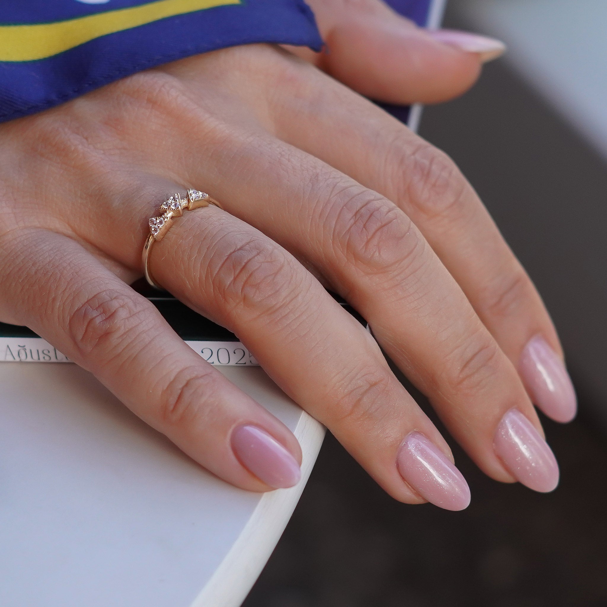 Üçgen Taşlı Yüzük