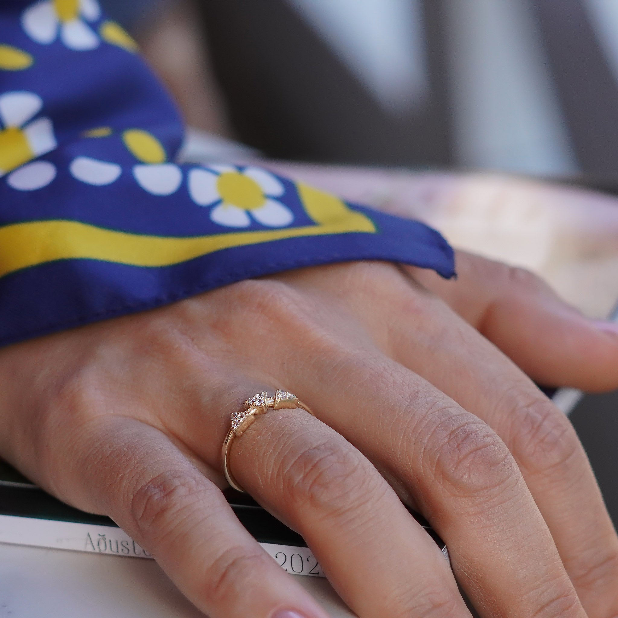 Üçgen Taşlı Yüzük